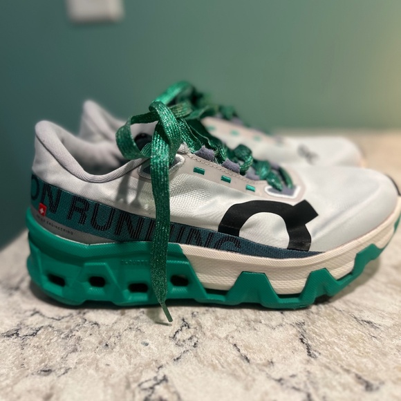 On clouds - Picture 1 of 6